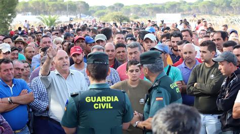 Los Agricultores Y Vecinos Impiden A La Chg El Sellado De Pozos En