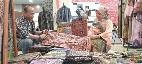 Batik Identitas Dan Warisan Budaya Indonesia Yang Diakui Dunia Ruang