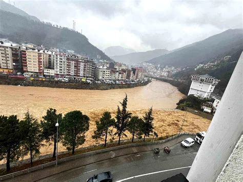 Artvin De Heyelan Riski Nedeniyle Bina Tahliye Edildi Son Dakika