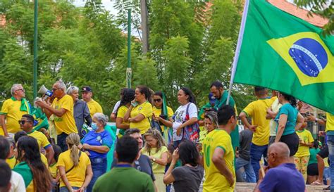 Apoiadores de Bolsonaro continuam na frente do 25º BC em Teresina GP1