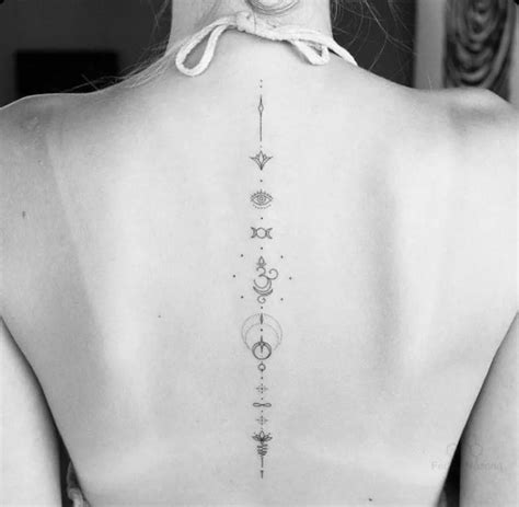 15 idées de tatouage sur la colonne vertébrale pour femme tendance en