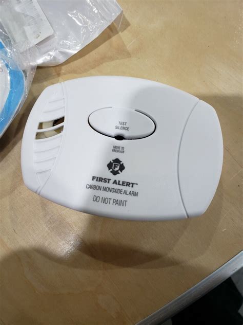 First Alert Co605 Carbon Monoxide Plug In Alarm White Smoke And Gas