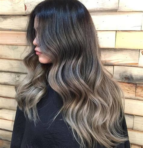 Le Balayage Blond Sur Brune Est Une Technique De Coloration Qui Permet