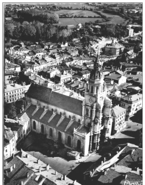 Bourg en Bresse 01 BOURG EN BRESSE vue aérienne de l église notre