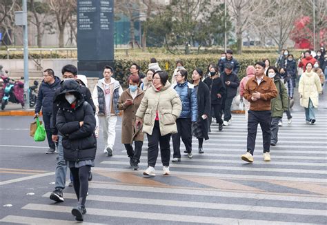 春节长假后首个工作日：有单位取消打卡半天，有人返程被天气“牵绊”临时请假 公司 年假 龚先生