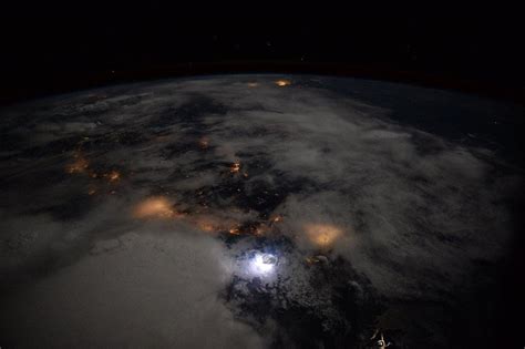NASA sees breathtaking clouds on Earth and beyond - CNET