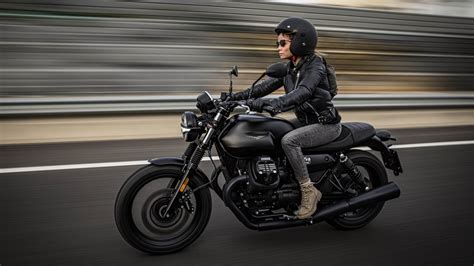 モトグッツィ V7 ストーン MOTO GUZZI V7 STONE