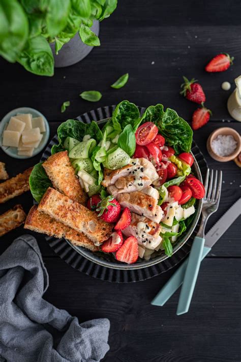 Das perfekte Salat Rezept Caesar Salad mit Hühnchen und cremigem