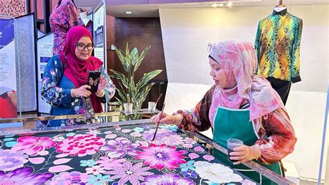 IKN Institut Kraf Negara Aktiviti Demonstrasi Kraf Batik Canting