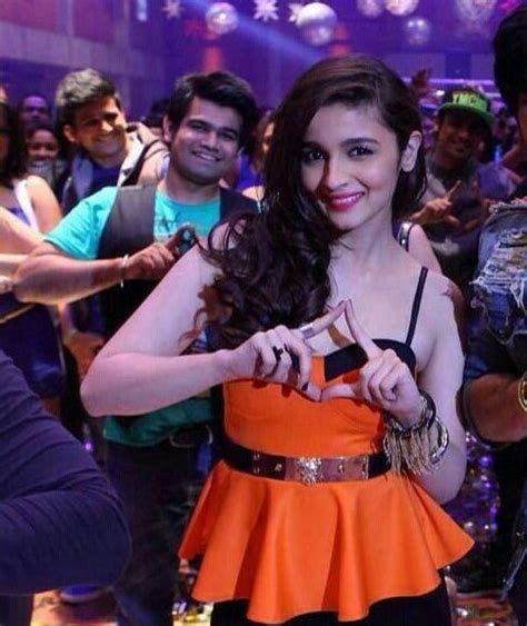 Alia Bhatt In Humpty Sharma Ki Dulhania Saturday Song