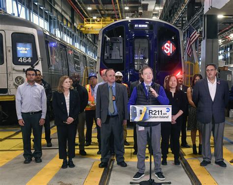 R Cars Unveiled On Staten Island Railway Mta New York C Flickr