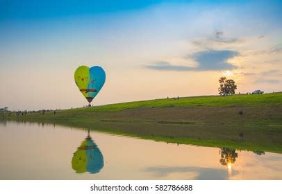 Balloons International Balloon Fiesta Singha Park Stock Photo 582786688