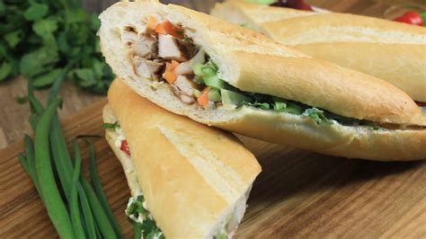 Как приготовить огромный сэндвич Char siu chiken Banh Mi - YouTube