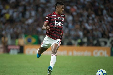 Torcedores do Flamengo vão a loucura Hat trick de Bruno Henrique