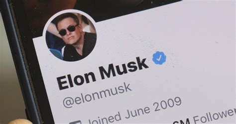 Elon Musk Reveals When Twitters Legacy Verified Accounts Will Lose