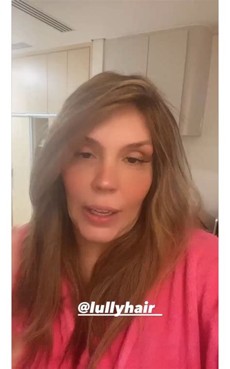 Foto: Simony: 'Coloquei pela primeira vez a minha full lace. Olha que