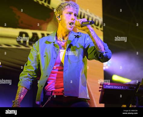 Machine Gun Kelly Aka Colson Baker Fotos Und Bildmaterial In Hoher