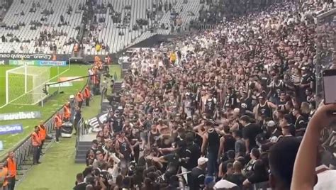 V Deo Torcedores Do Corinthians Brigam No Setor Das Organizadas Ap S