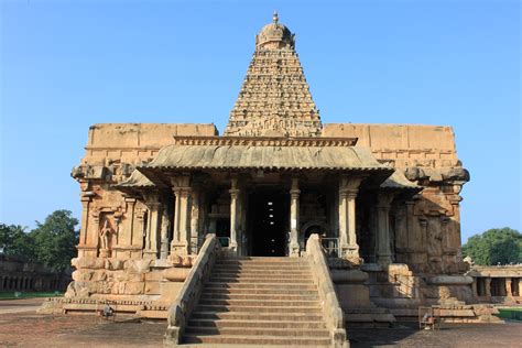 Brihadeeswarar Temple Historical Facts and Pictures | The History Hub