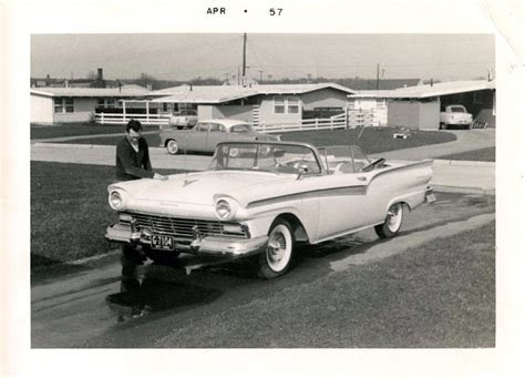 35 Vintage Snapshots Of People Posing With Their Classic Convertible