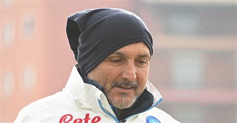 Video Spalletti Autografa La Maschera Di Un Tifoso Azzurro Calcio