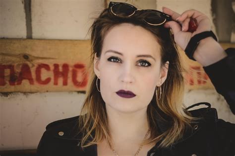 Premium Photo Grunge Fashion Close Up Portrait Of Stylish Blonde