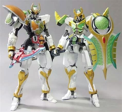 I love this cross over with Kamen Rider Gaim : Gunpla