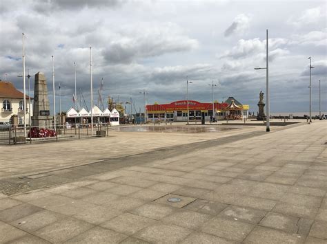 Great Yarmouth beach | Great yarmouth, Yarmouth, Street view