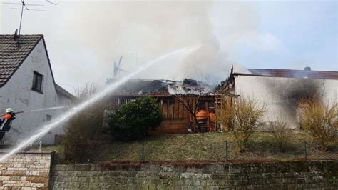 Scheune brennt Flammen greifen auf Wohnhaus über Hassberge Neue