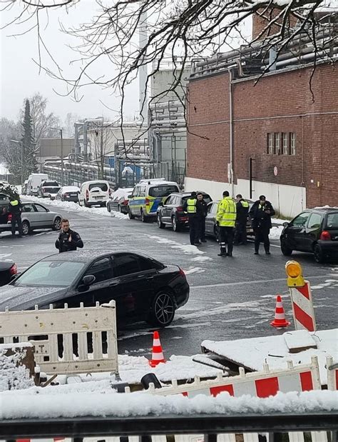 Polizisten Bei Verkehrskontrolle In Rhein Berg Burscheid