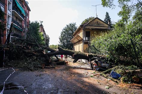 Foto Dramati No I U Susjednoj Italiji Razorni Olujni Vjetar Upao