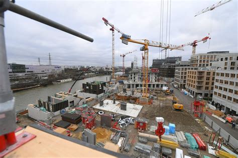 Retraites Courant Coup Au Stade De France Et Au Chantier Du Village