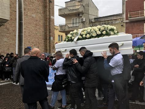 Anche Il Cielo Piange Per Christian Folla A San Salvo Per L Ultimo