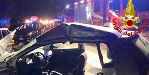 Tragico Incidente Sulla Salerno Caserta Muoiono Madre E Figlia Di