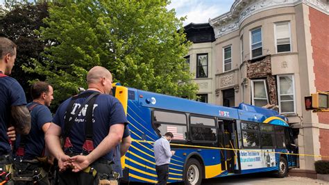 Mta Bus Crashes Into Brooklyn Home Injuring 16 The New York Times