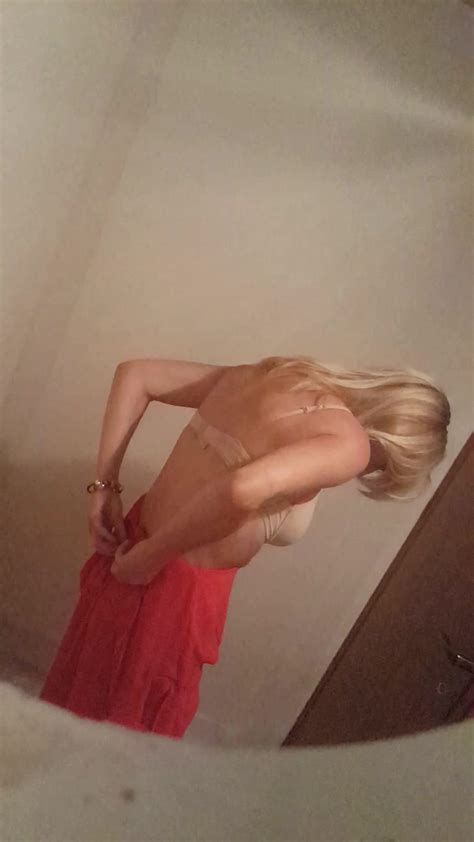 Spio Una MILF Nel Bagno AmaPorn