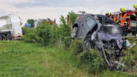 T Dlicher Frontalunfall Lkw Crasht In Pkw Oe At