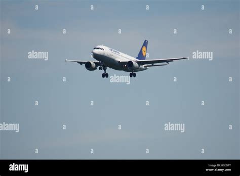 Frankfurt Germany Jun 09th 2017 Lufthansa Airbus A319 100 Old