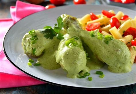 Pollo En Salsa Poblana Para Consentir A Tu Familia Receta Con Queso Crema Cocinadelirante