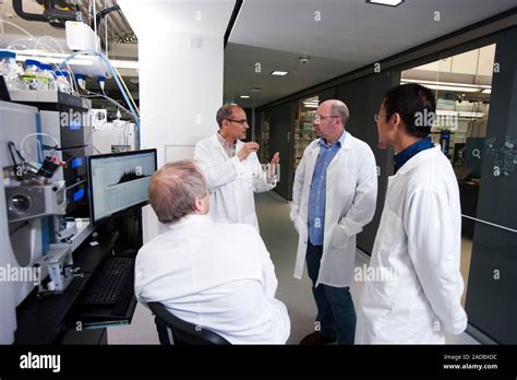 Servicio de espectrometría de masas y proteómica Los investigadores