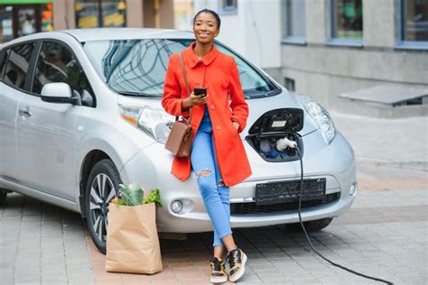 Quelles sont les voitures électriques qui se rechargent en roulant