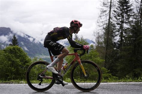 Video Giro D Italia L Arrivo Della Diciassettesima Tappa Georg