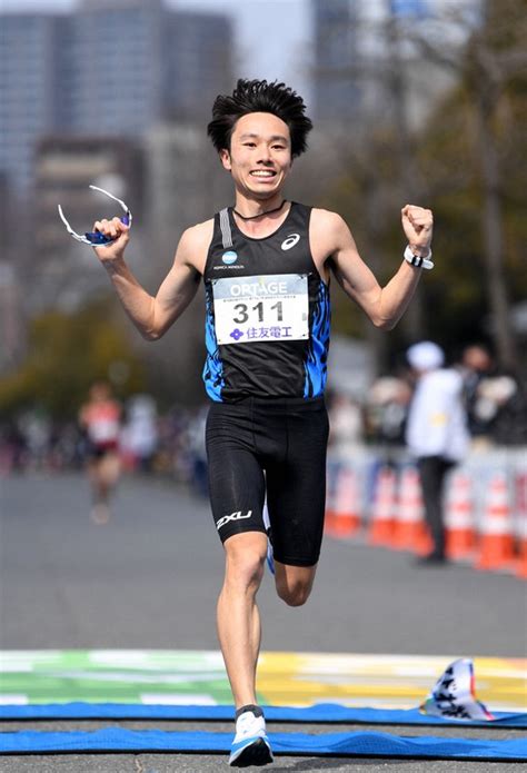 初マラソンの星岳が優勝、2時間7分31秒 大阪・びわ湖毎日マラソン 毎日新聞