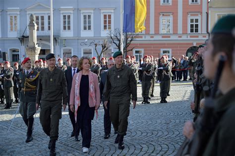 Bundesheer Aktuell Feierliche Angelobung Von Rekruten Der Garde In Retz