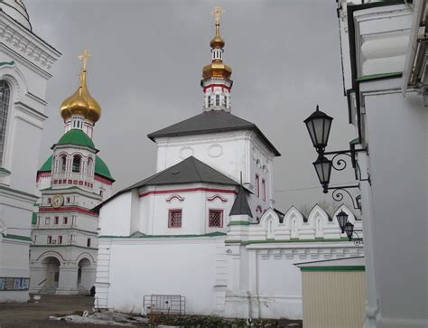 Николо-Перервинский монастырь. Надвратная церковь Толгской иконы Божией ...
