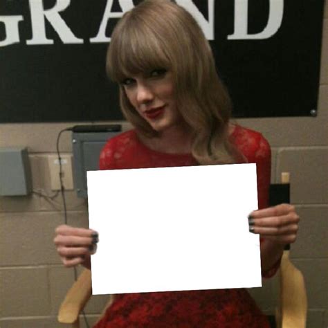 Taylor Swift Holding A Blank Sign In 2023 Taylor Swift Funny Taylor