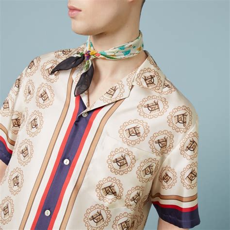 Camicia In Twill Di Seta Con Stampa Equestre In Avorio E Oro Gucci