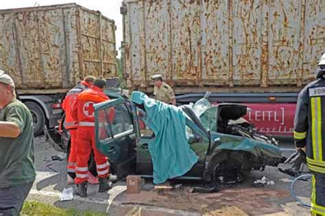 Bei Einem Schweren Unfall Bei Hohenlinden Kreis Ebersberg Auf Der