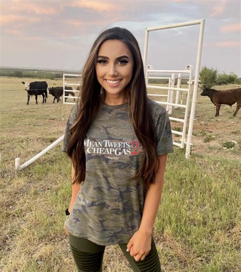 10 Hot Sexy Danielle Souza Bikini Pics