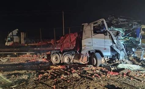 Arequipa Dos muertos y más de 30 heridos deja choque entre bus y